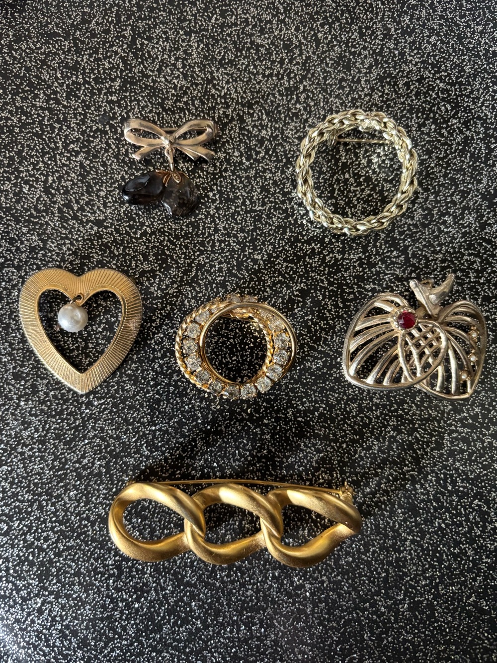Lot of 6 Vintage Unbranded Costume Brooches Rhinestone Pearl Bow Heart Leaf